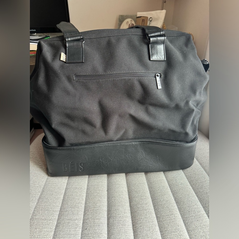Beis Mini Weekender - Black - used once, like new!